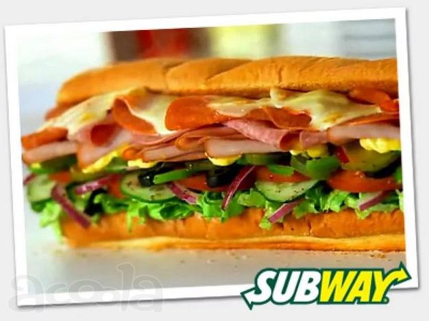 Сотрудник ресторана SUBWAY.