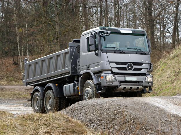 Требуются водители самосвалов на 3-осные Mercedes Ленинградская область